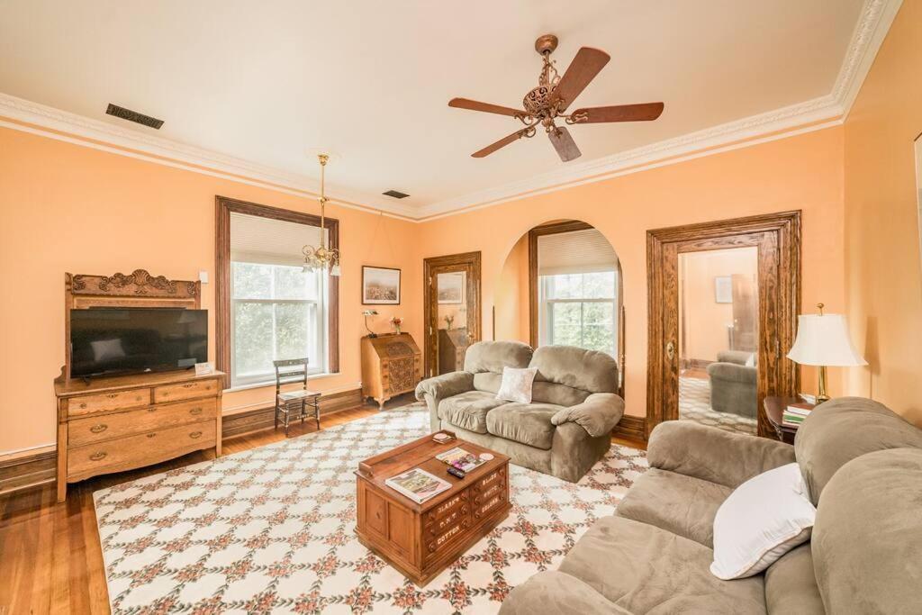 Peaceful Easy Feelings - King Sized Bed - Sleeps 2 Apartment Линчбърг Екстериор снимка