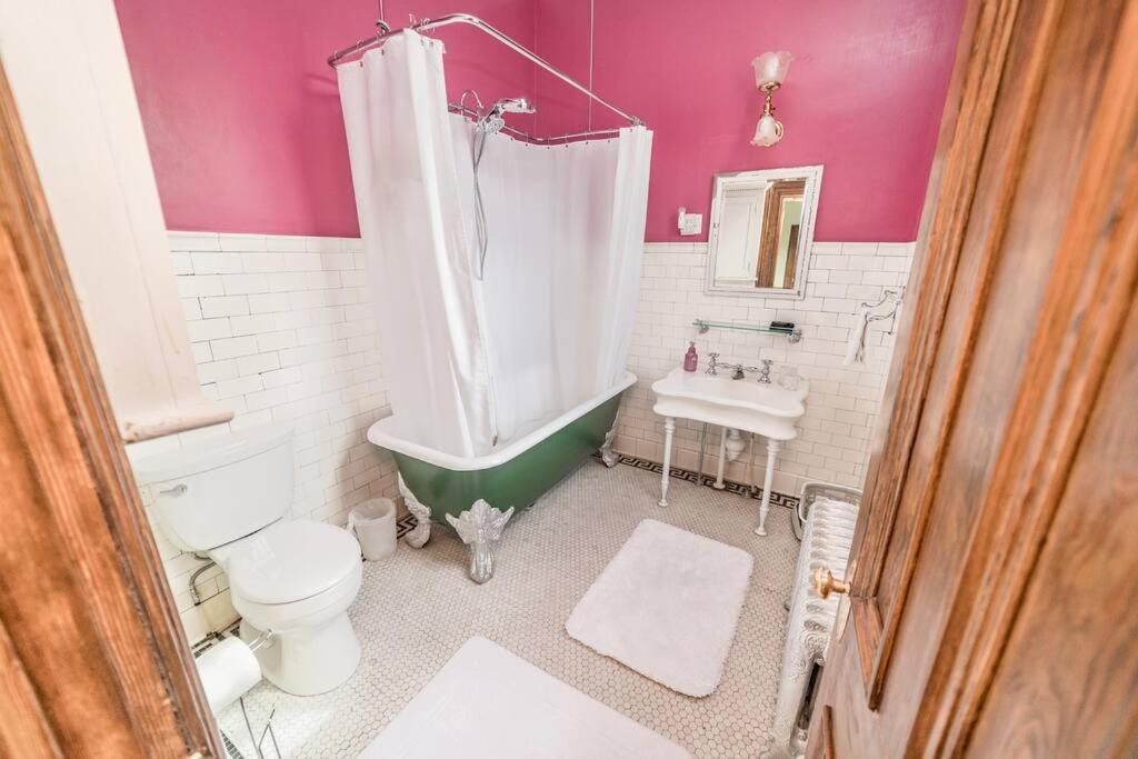 Peaceful Easy Feelings - King Sized Bed - Sleeps 2 Apartment Линчбърг Екстериор снимка