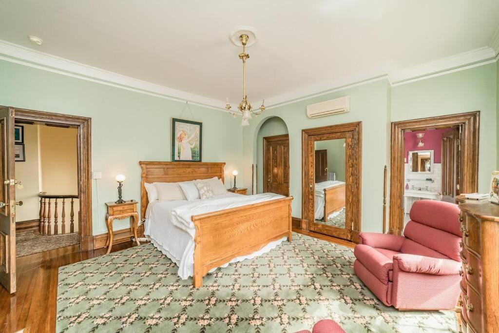 Peaceful Easy Feelings - King Sized Bed - Sleeps 2 Apartment Линчбърг Екстериор снимка