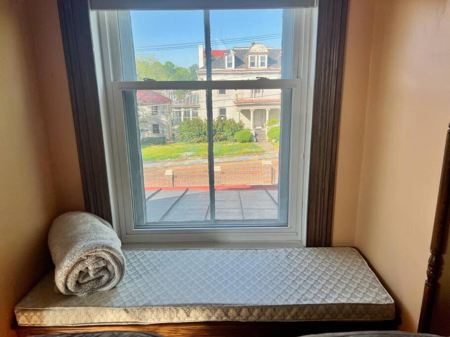 Peaceful Easy Feelings - King Sized Bed - Sleeps 2 Apartment Линчбърг Екстериор снимка